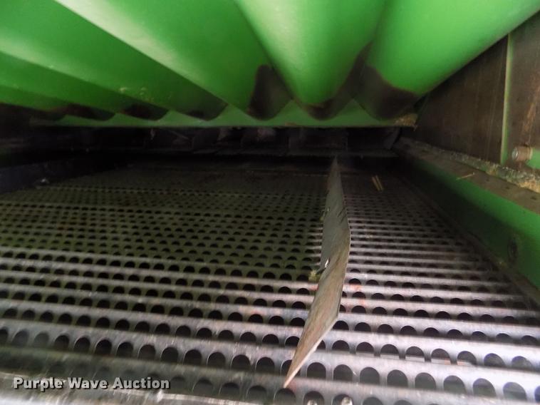 image for item ER9106 1985 John Deere 8820 Titan II combine