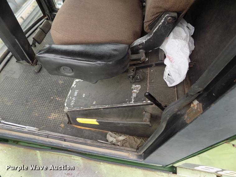 image for item ER9106 1985 John Deere 8820 Titan II combine