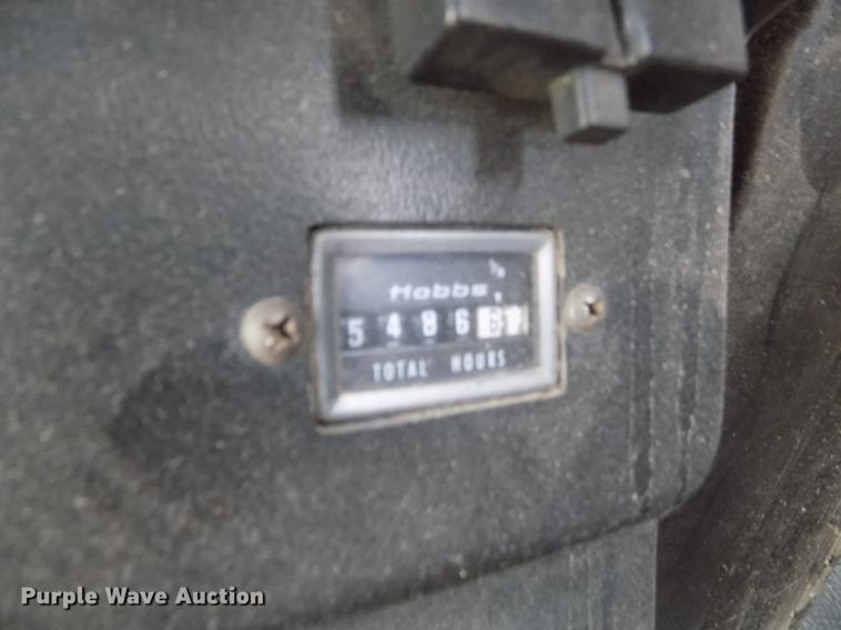 image for item ER9106 1985 John Deere 8820 Titan II combine