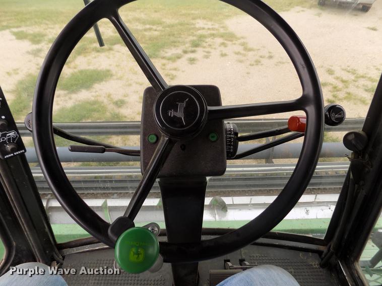 image for item ER9106 1985 John Deere 8820 Titan II combine