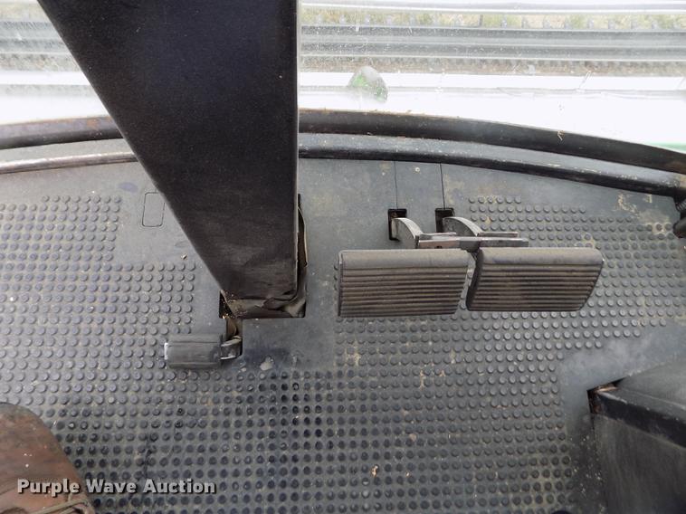 image for item ER9106 1985 John Deere 8820 Titan II combine