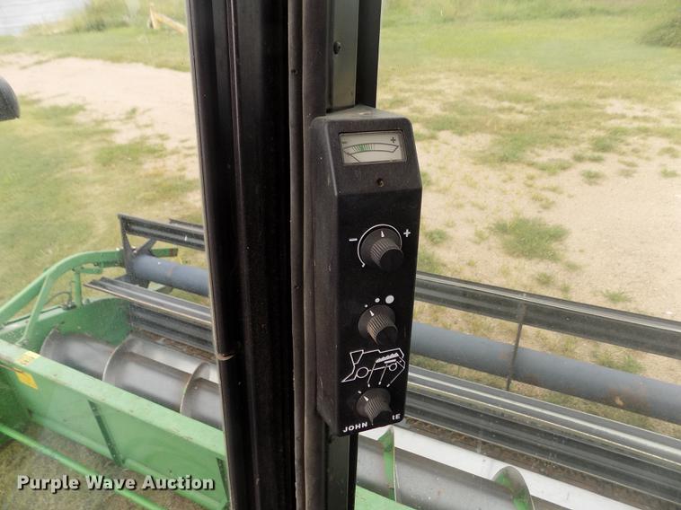 image for item ER9106 1985 John Deere 8820 Titan II combine