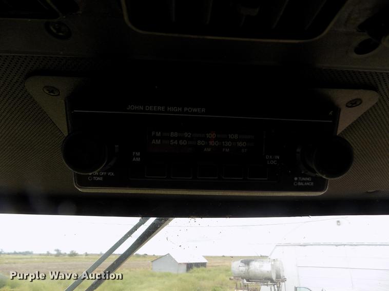 image for item ER9106 1985 John Deere 8820 Titan II combine