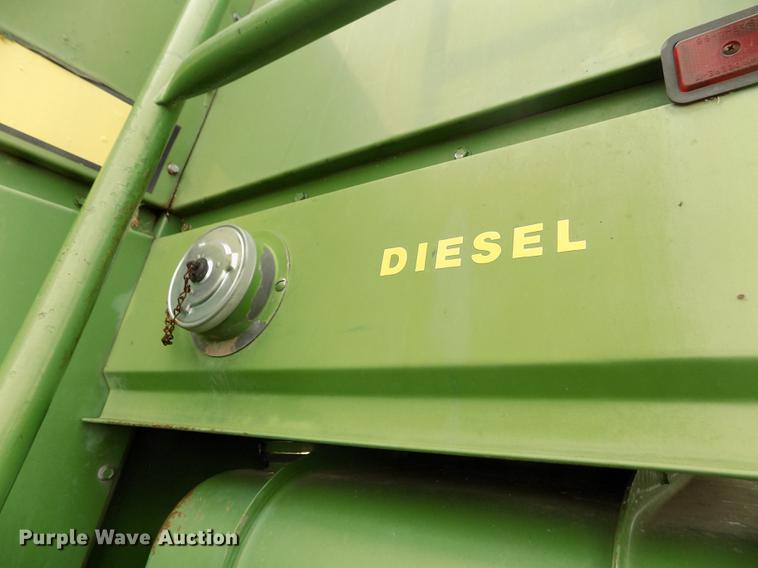 image for item ER9106 1985 John Deere 8820 Titan II combine