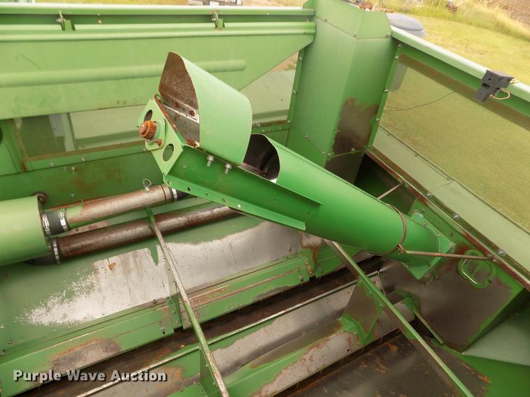 image for item ER9106 1985 John Deere 8820 Titan II combine