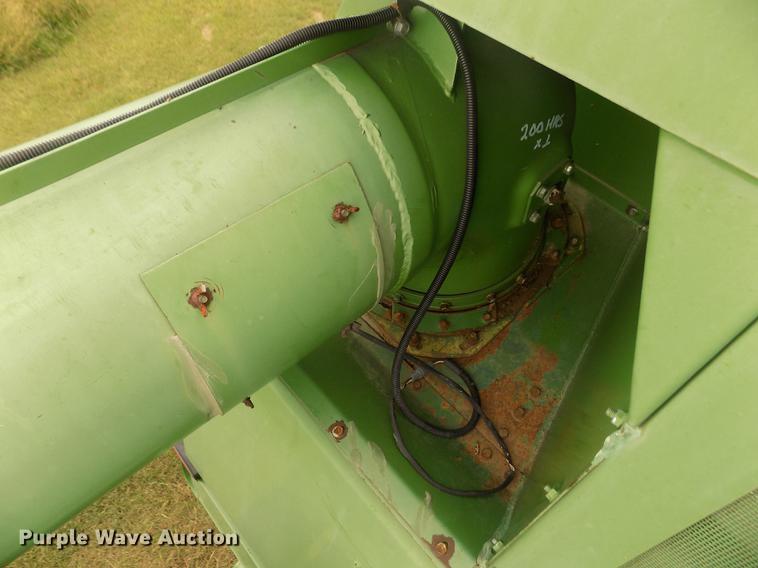 image for item ER9106 1985 John Deere 8820 Titan II combine