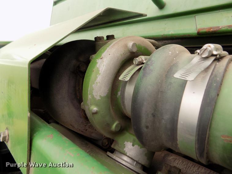 image for item ER9106 1985 John Deere 8820 Titan II combine