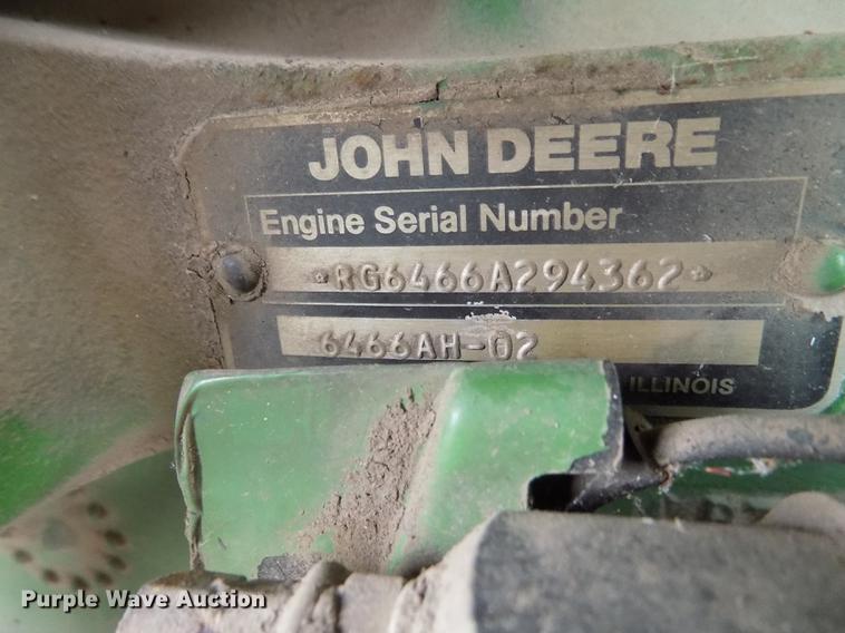 image for item ER9106 1985 John Deere 8820 Titan II combine