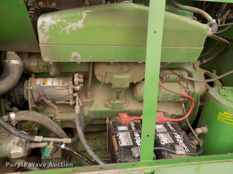 image for item ER9106 1985 John Deere 8820 Titan II combine