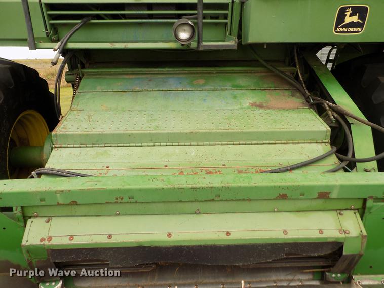 image for item ER9106 1985 John Deere 8820 Titan II combine