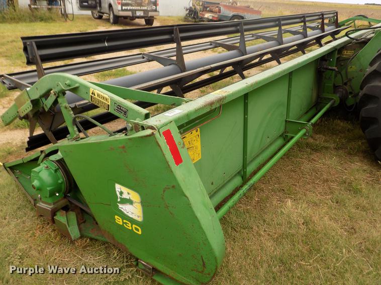 image for item ER9106 1985 John Deere 8820 Titan II combine