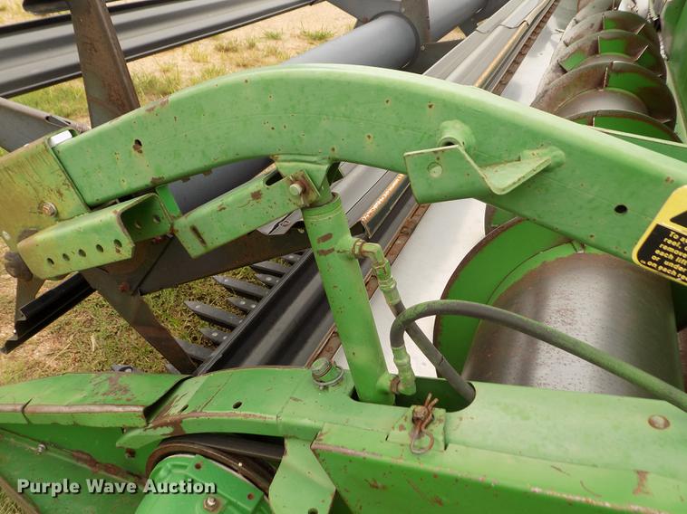 image for item ER9106 1985 John Deere 8820 Titan II combine