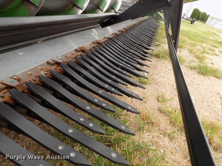 image for item ER9106 1985 John Deere 8820 Titan II combine