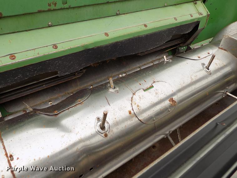 image for item ER9106 1985 John Deere 8820 Titan II combine