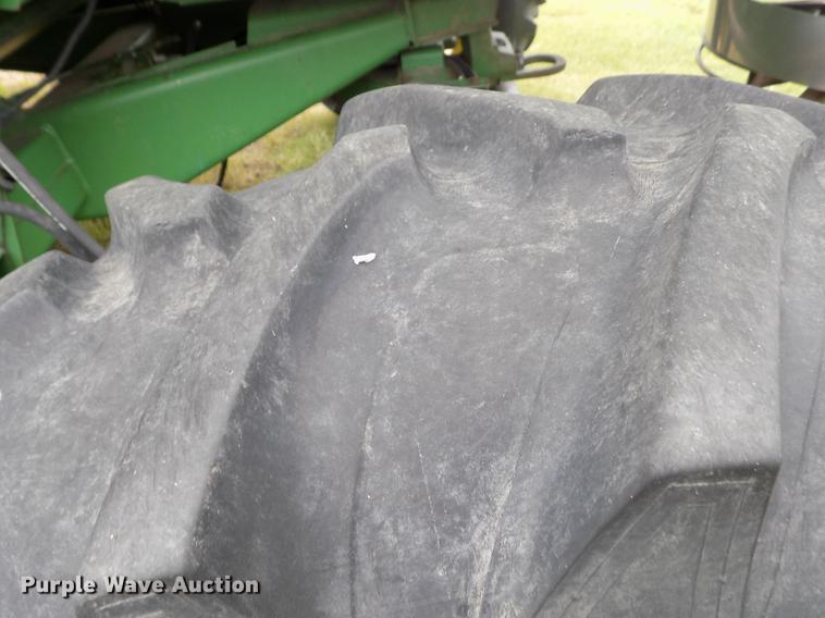 image for item ER9106 1985 John Deere 8820 Titan II combine