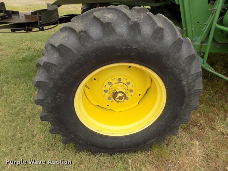 image for item ER9106 1985 John Deere 8820 Titan II combine