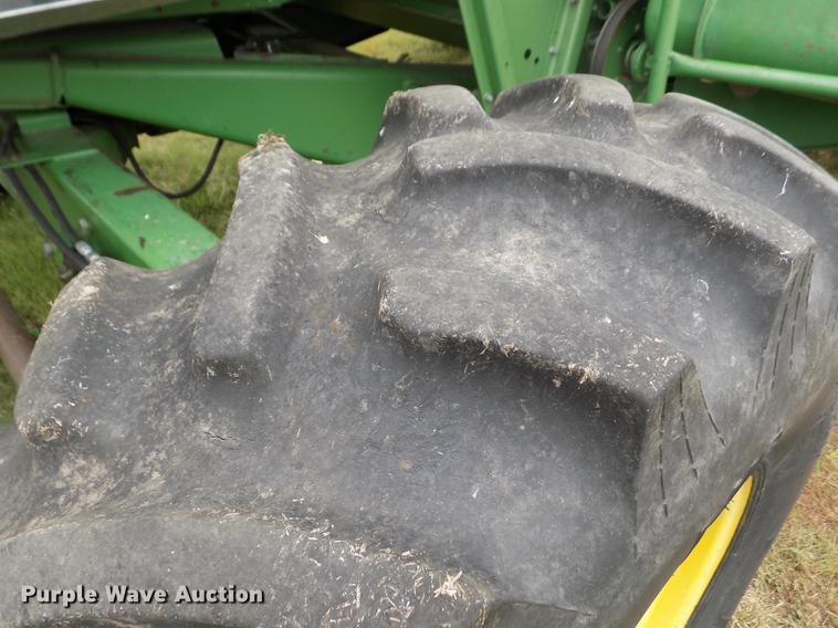 image for item ER9106 1985 John Deere 8820 Titan II combine