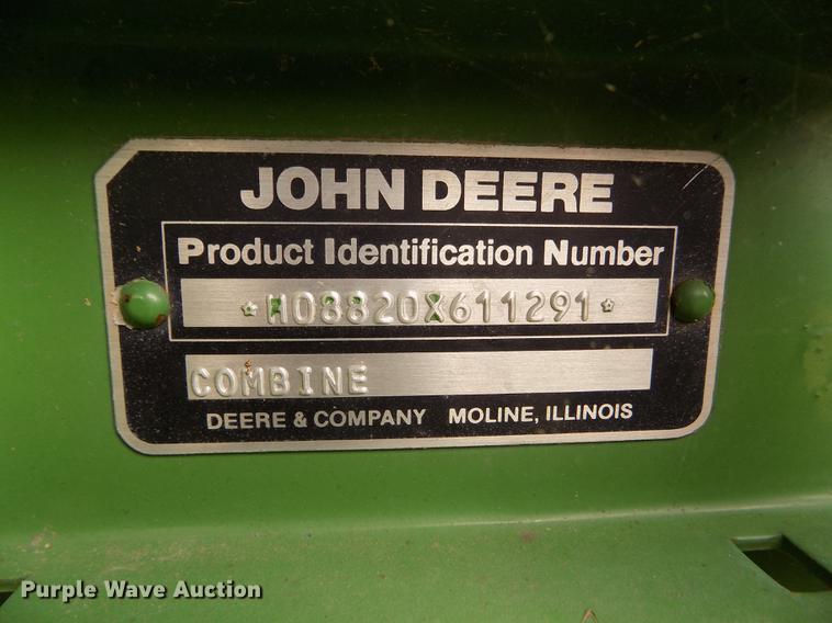 image for item ER9106 1985 John Deere 8820 Titan II combine