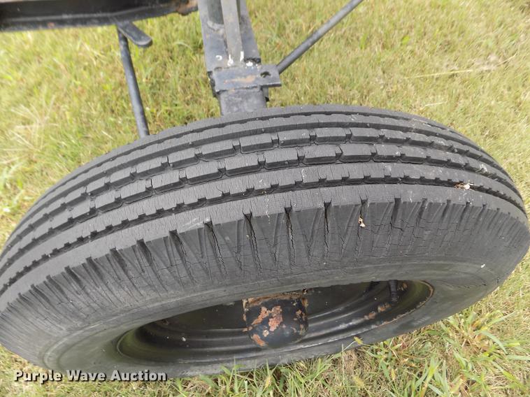 image for item ER9106 1985 John Deere 8820 Titan II combine