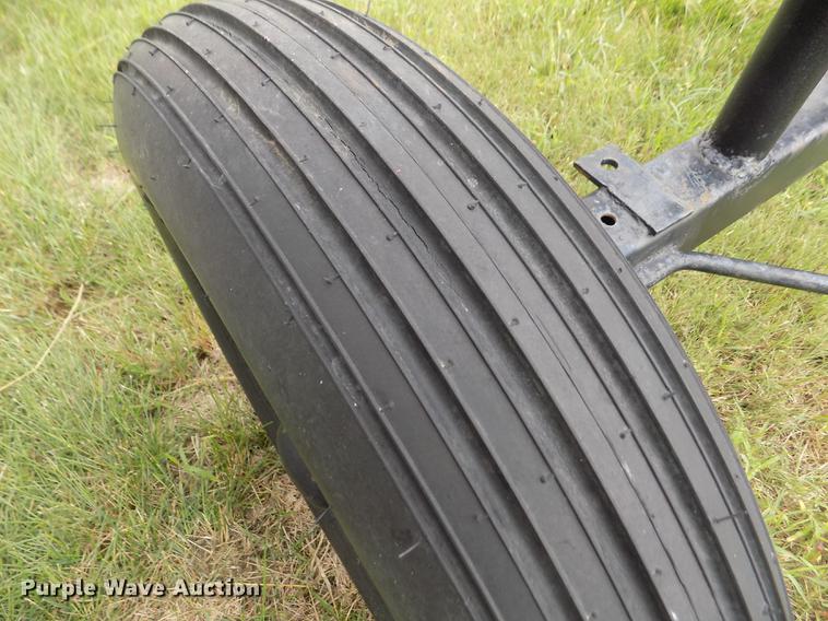 image for item ER9106 1985 John Deere 8820 Titan II combine