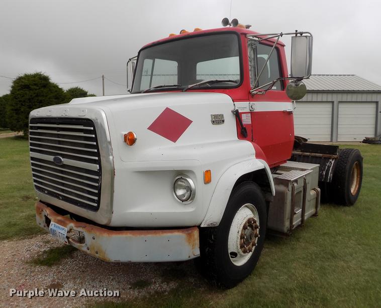 image for item ER9108 1989 Ford L9000 semi truck