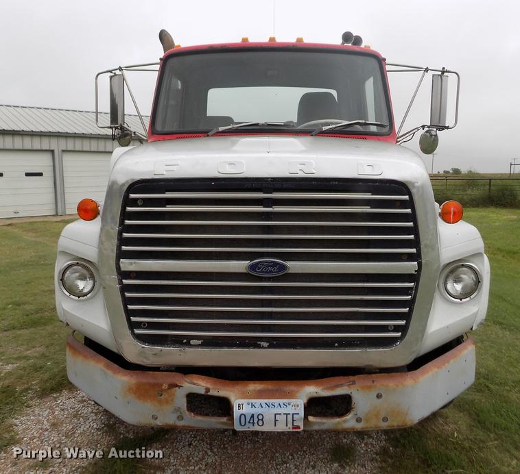 image for item ER9108 1989 Ford L9000 semi truck