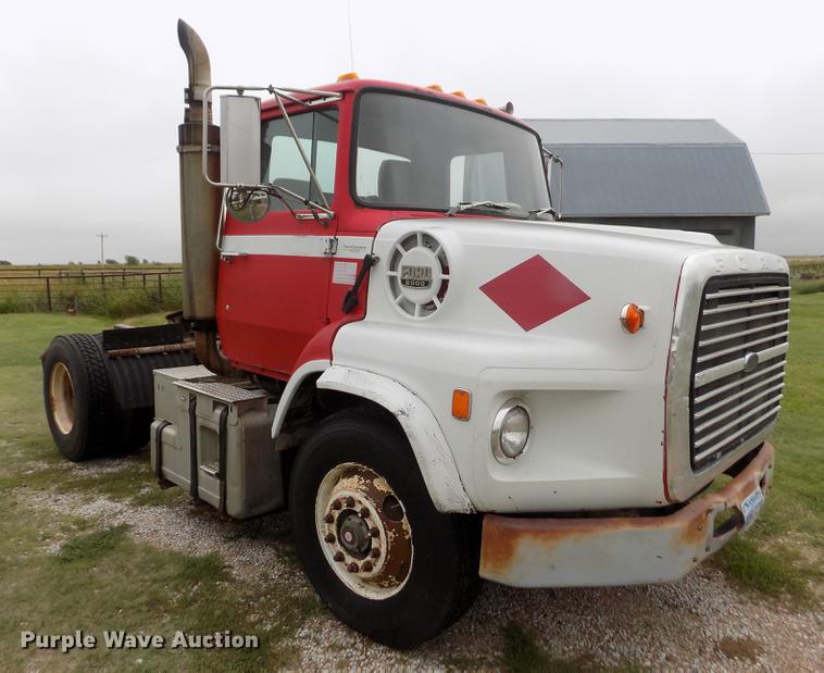 image for item ER9108 1989 Ford L9000 semi truck