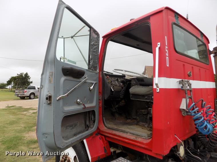 image for item ER9108 1989 Ford L9000 semi truck