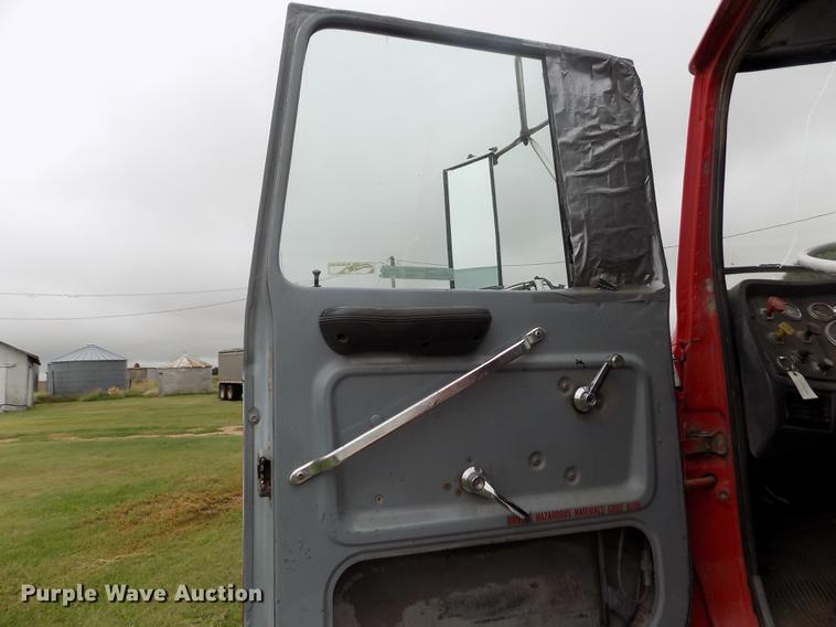 image for item ER9108 1989 Ford L9000 semi truck