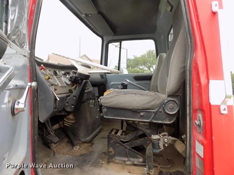 image for item ER9108 1989 Ford L9000 semi truck