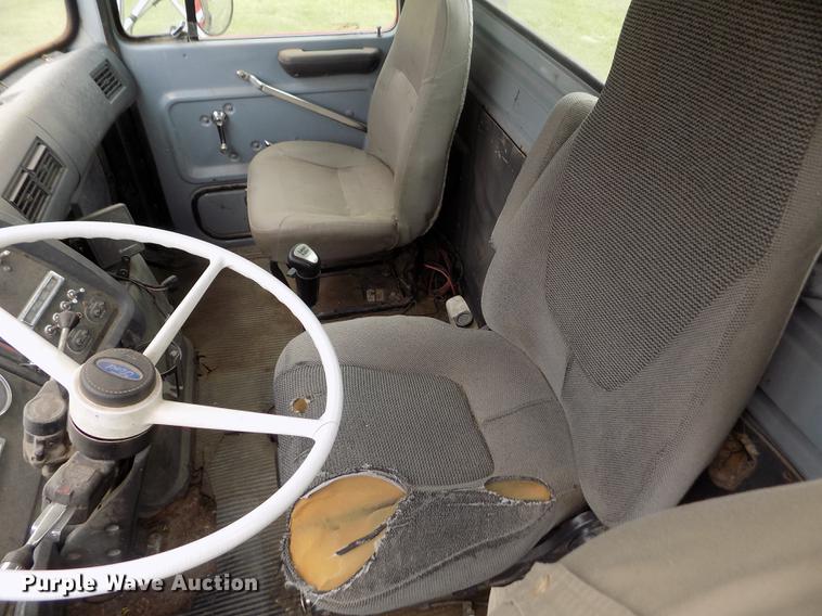 image for item ER9108 1989 Ford L9000 semi truck