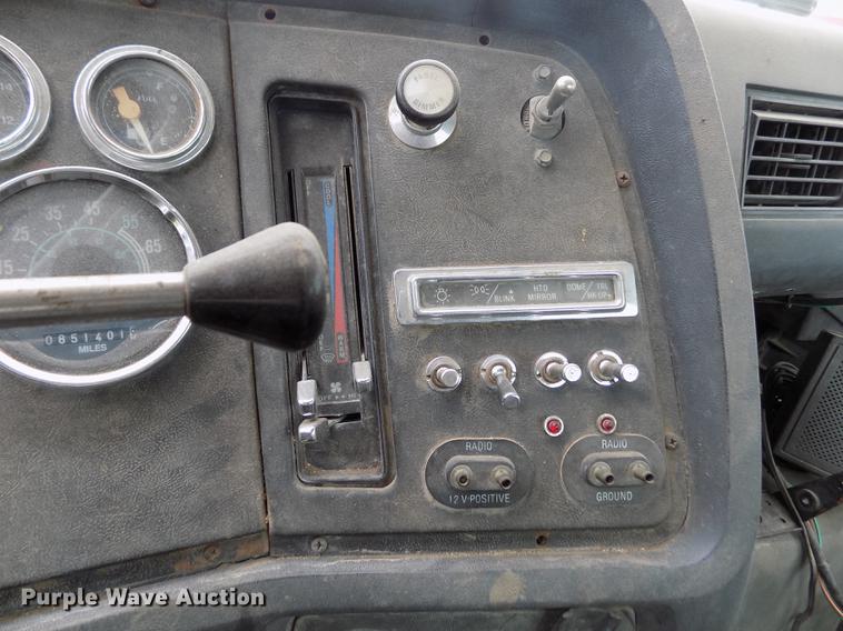 image for item ER9108 1989 Ford L9000 semi truck