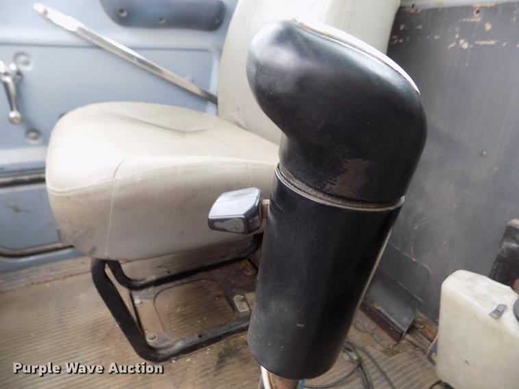 image for item ER9108 1989 Ford L9000 semi truck