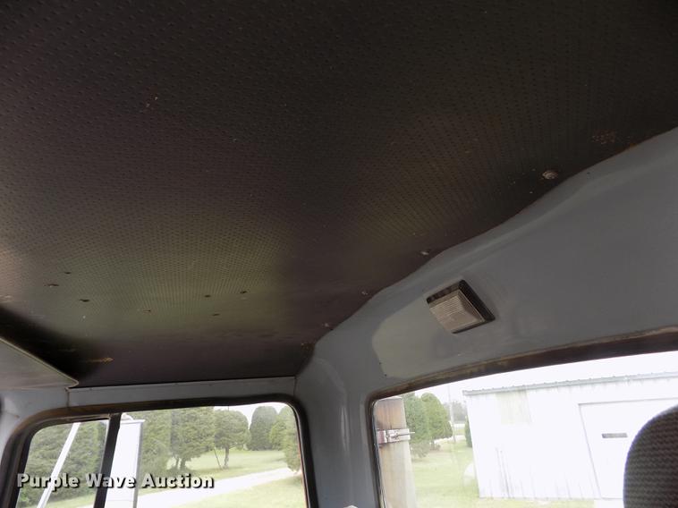 image for item ER9108 1989 Ford L9000 semi truck