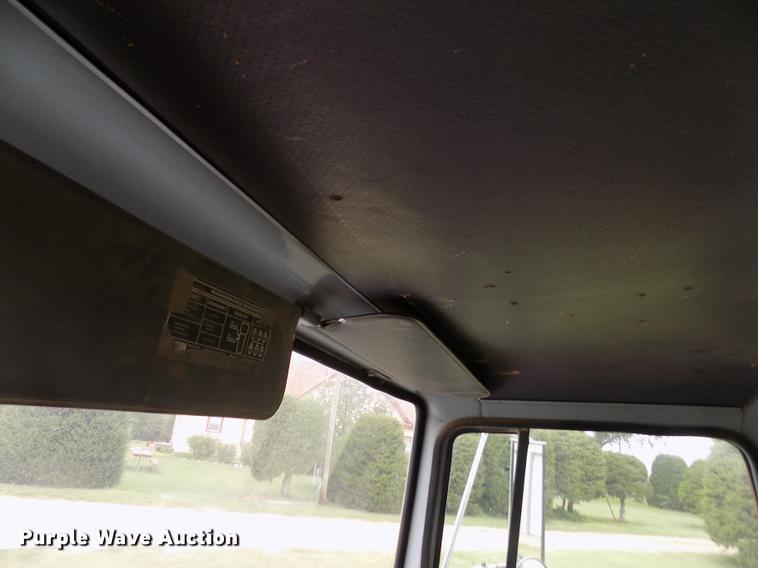 image for item ER9108 1989 Ford L9000 semi truck