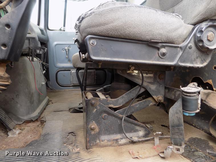 image for item ER9108 1989 Ford L9000 semi truck