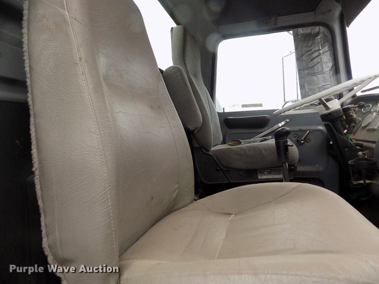 image for item ER9108 1989 Ford L9000 semi truck