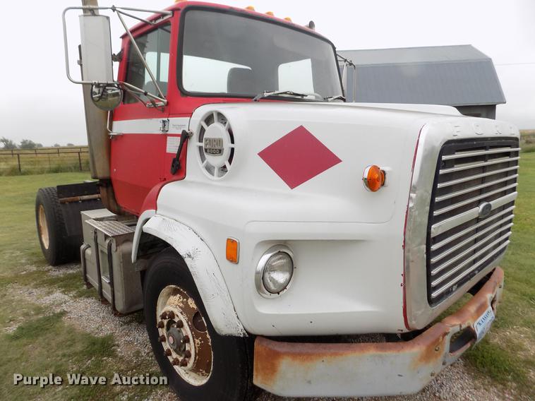 image for item ER9108 1989 Ford L9000 semi truck