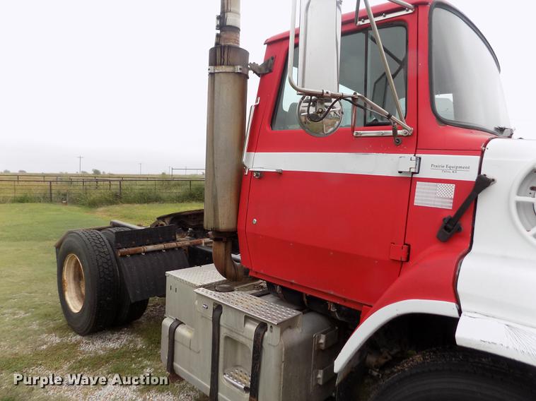 image for item ER9108 1989 Ford L9000 semi truck