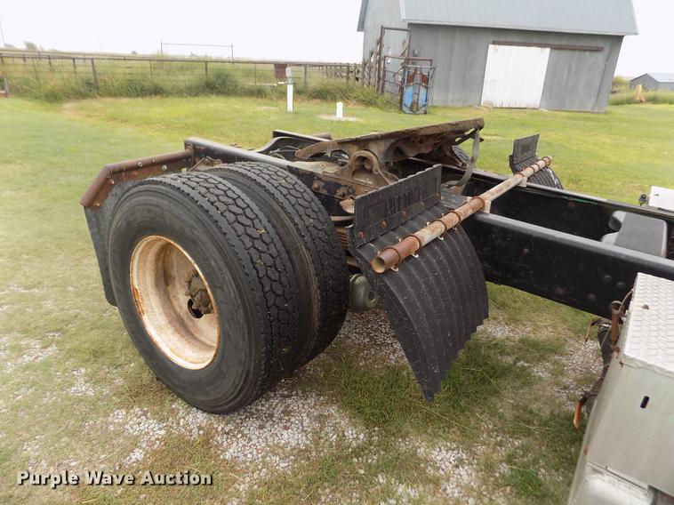 image for item ER9108 1989 Ford L9000 semi truck