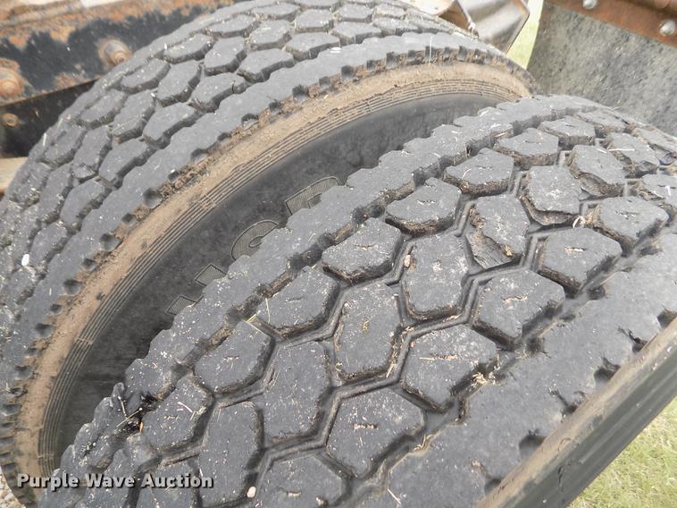 image for item ER9108 1989 Ford L9000 semi truck