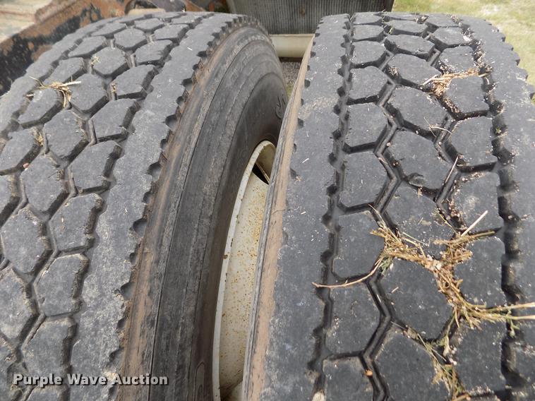 image for item ER9108 1989 Ford L9000 semi truck