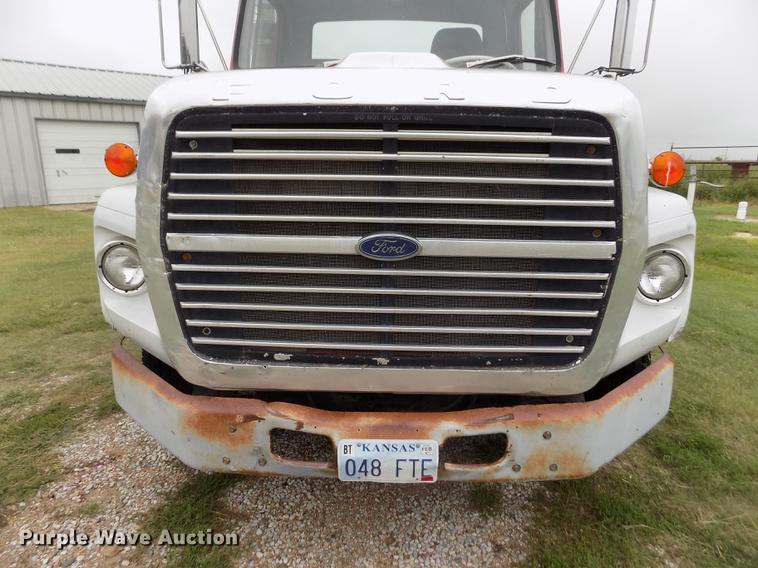 image for item ER9108 1989 Ford L9000 semi truck
