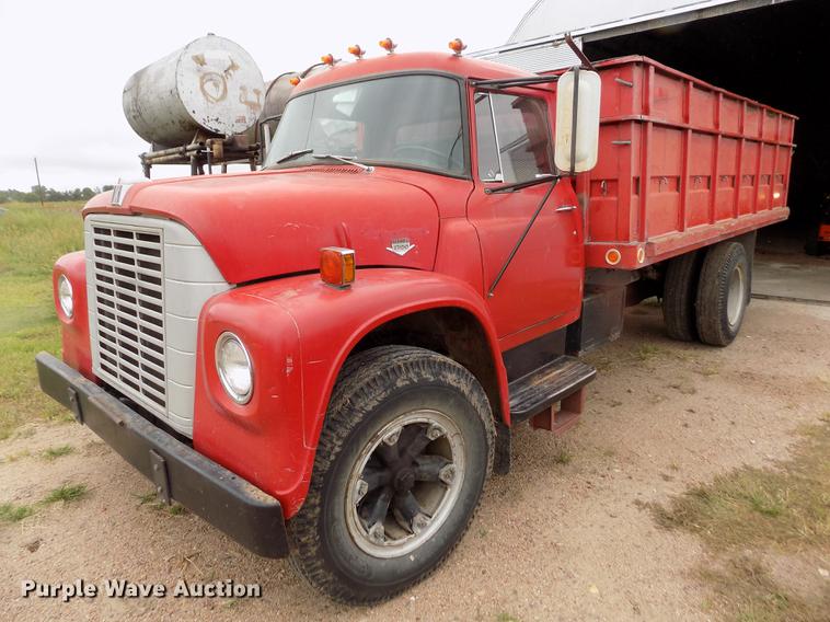 image for item ER9109 1968 International Loadstar 1700 grain truck