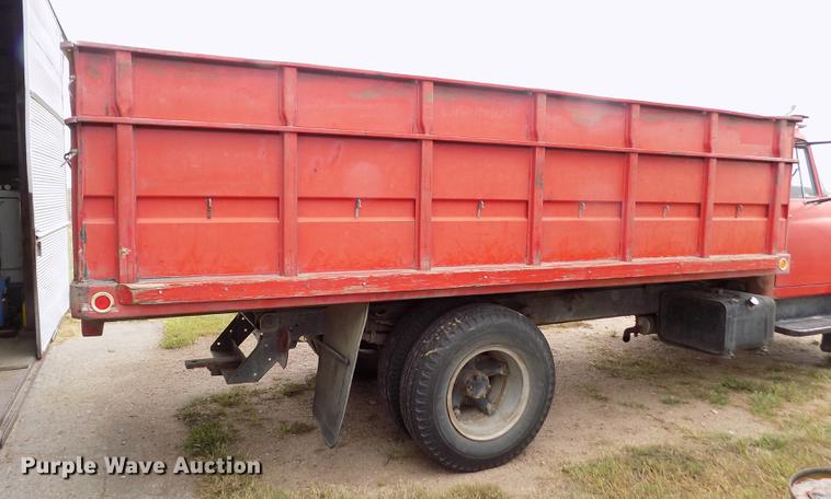 image for item ER9109 1968 International Loadstar 1700 grain truck