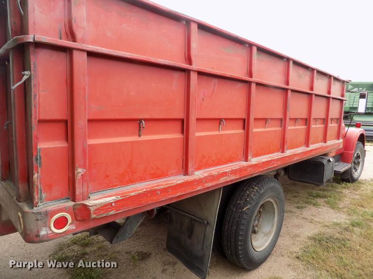 image for item ER9109 1968 International Loadstar 1700 grain truck
