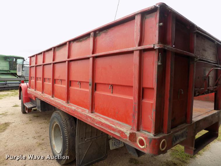 image for item ER9109 1968 International Loadstar 1700 grain truck