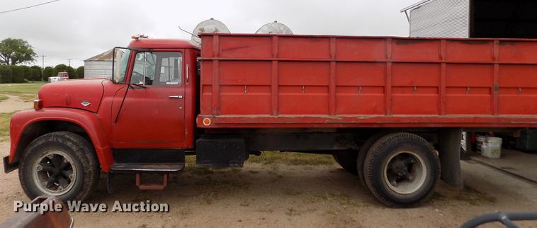 image for item ER9109 1968 International Loadstar 1700 grain truck