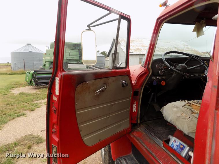 image for item ER9109 1968 International Loadstar 1700 grain truck