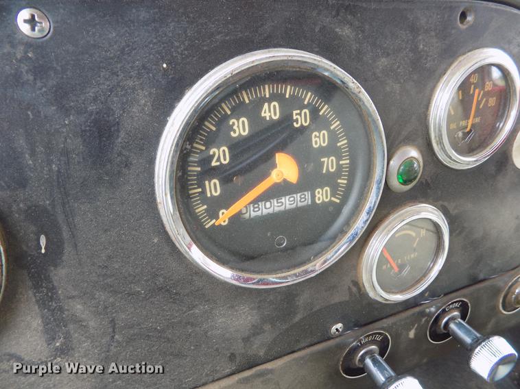 image for item ER9109 1968 International Loadstar 1700 grain truck